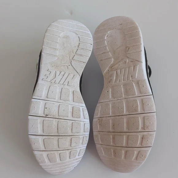 Nike shoes Size 3.5Y - Picture 8 of 9